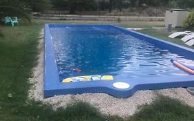 Les Acacias 84320